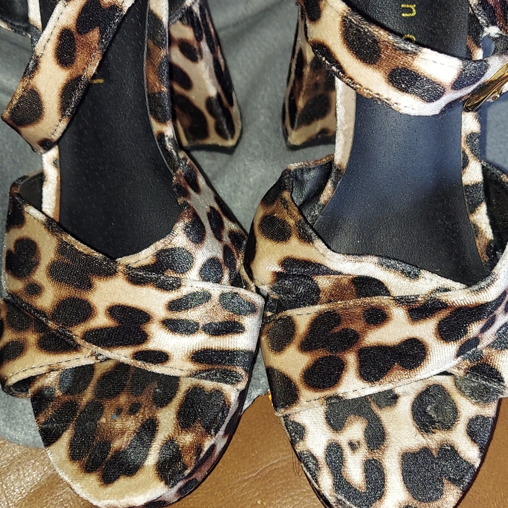Heels - Picture 3 of 3